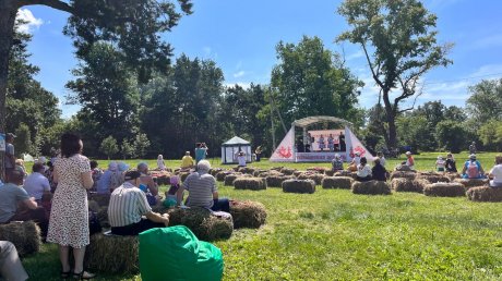 Тихвинская ярмарка в Кузнецком районе собрала сотни гостей