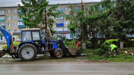 Ураган в Никольске: повреждены 28 многоквартирных и 170 частных домов