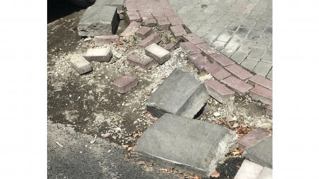 Пензенцу стыдно за разрушенный тротуар у дома на Московской