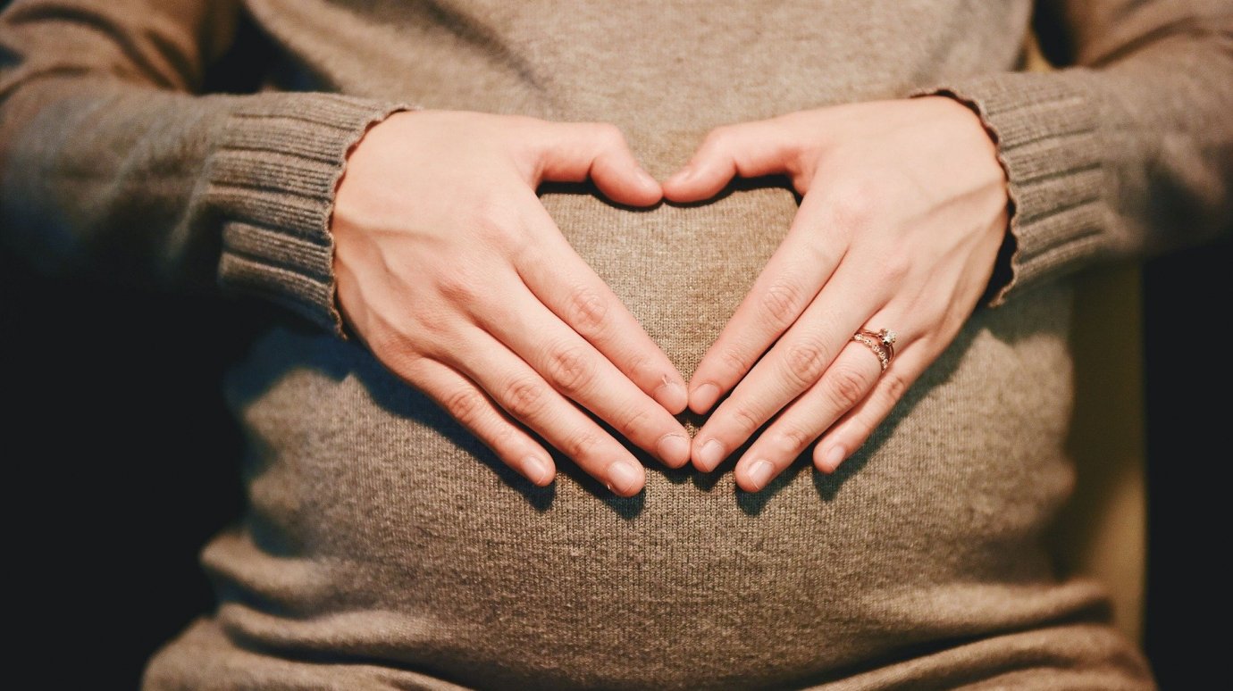 Не знавшая о беременности женщина приняла схватки за расстройство желудка
