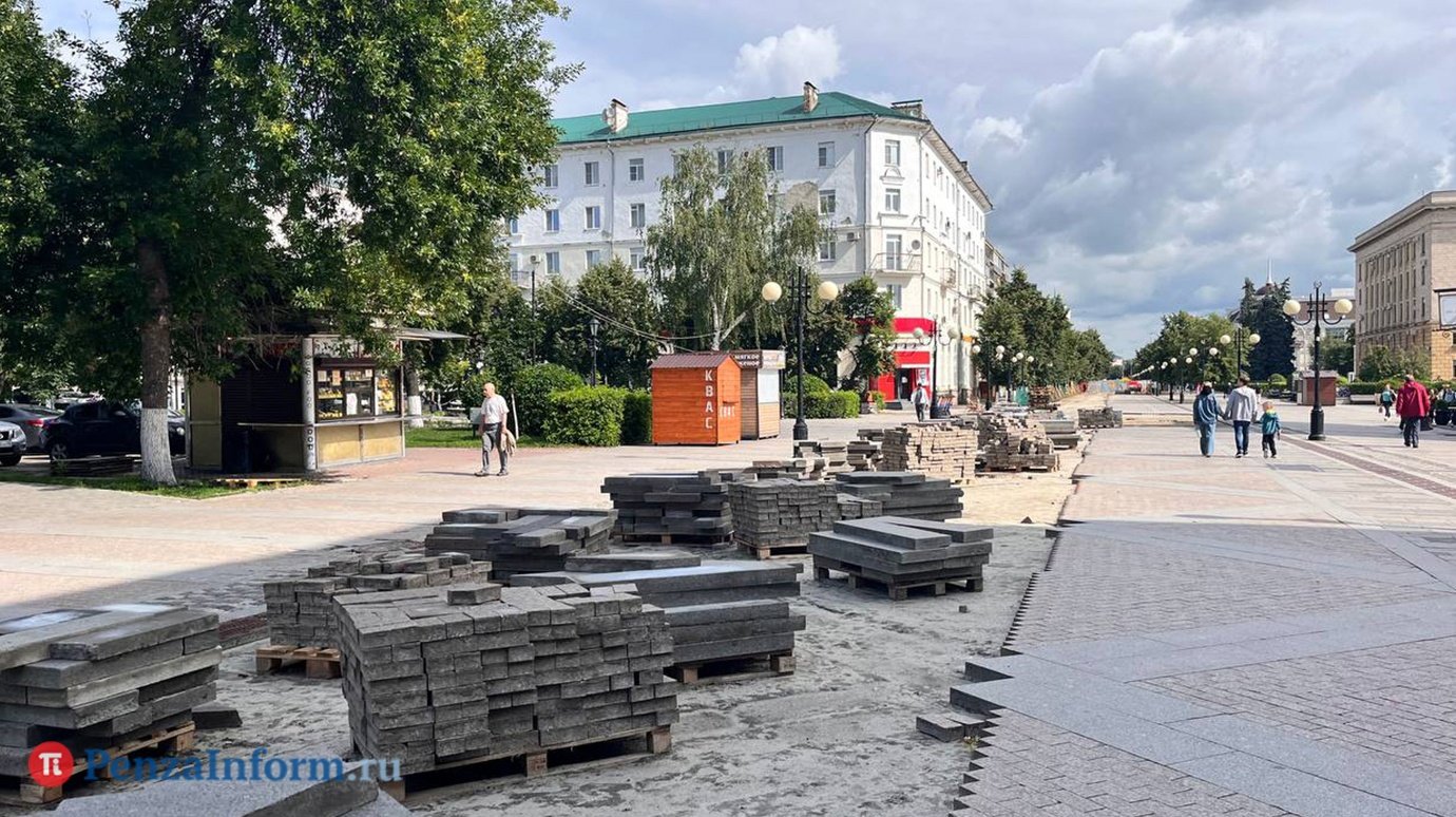 На Московской уже уложенную плитку сняли из-за сколов