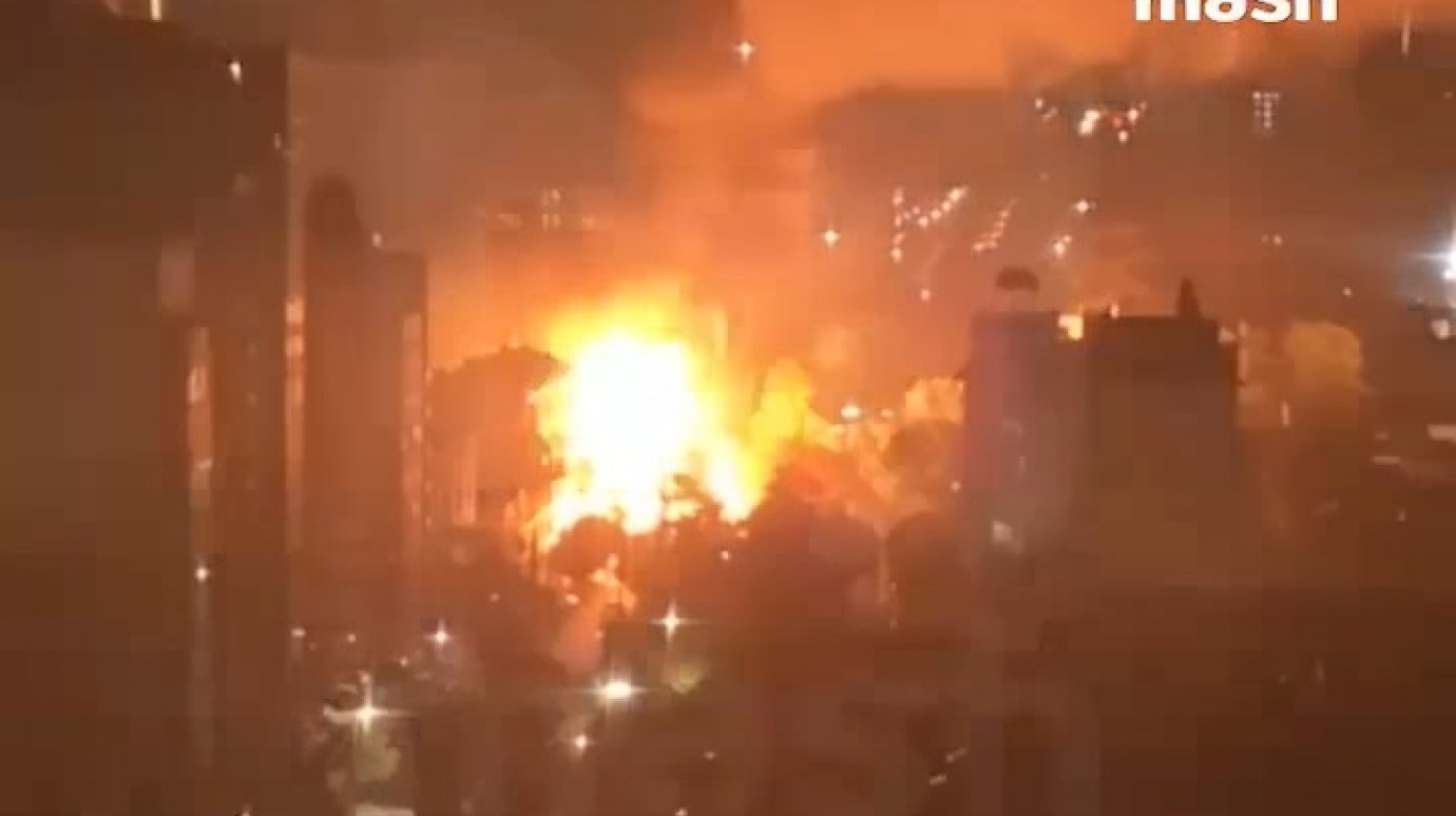 Момент мощного взрыва возле штаба ЮВО в Ростове-на-Дону сняли на видео