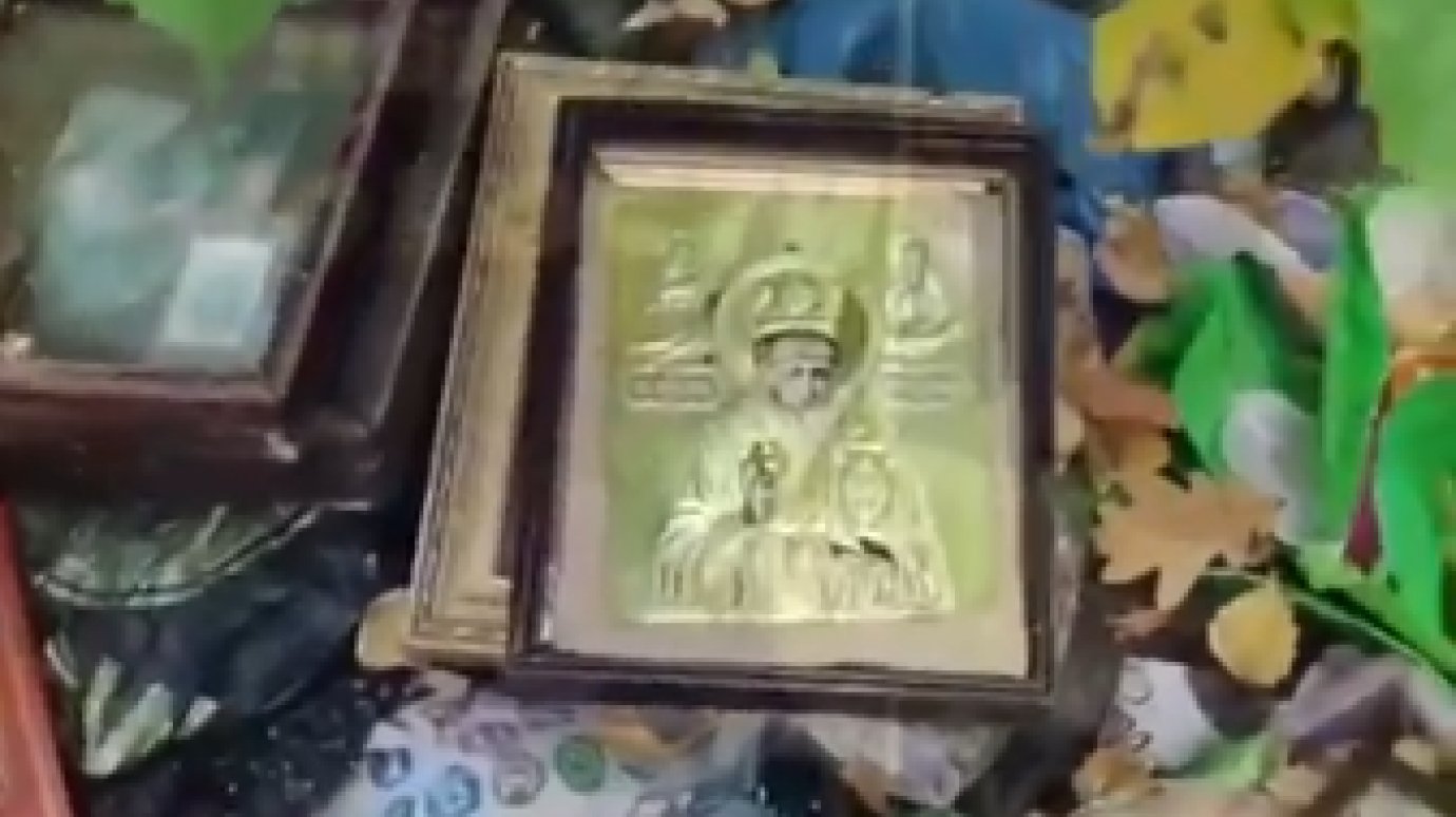 Пензенец нашел свалку икон в Арбековском лесу