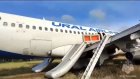 Появились кадры с места аварийной посадки самолета «Уральских авиалиний»