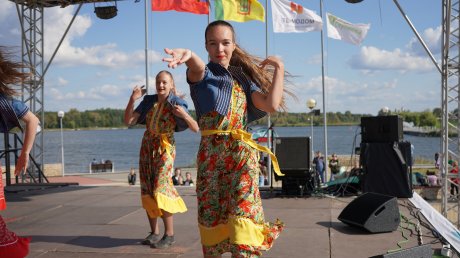 Сказочники и ремесленники провели фестиваль в Городе Спутнике