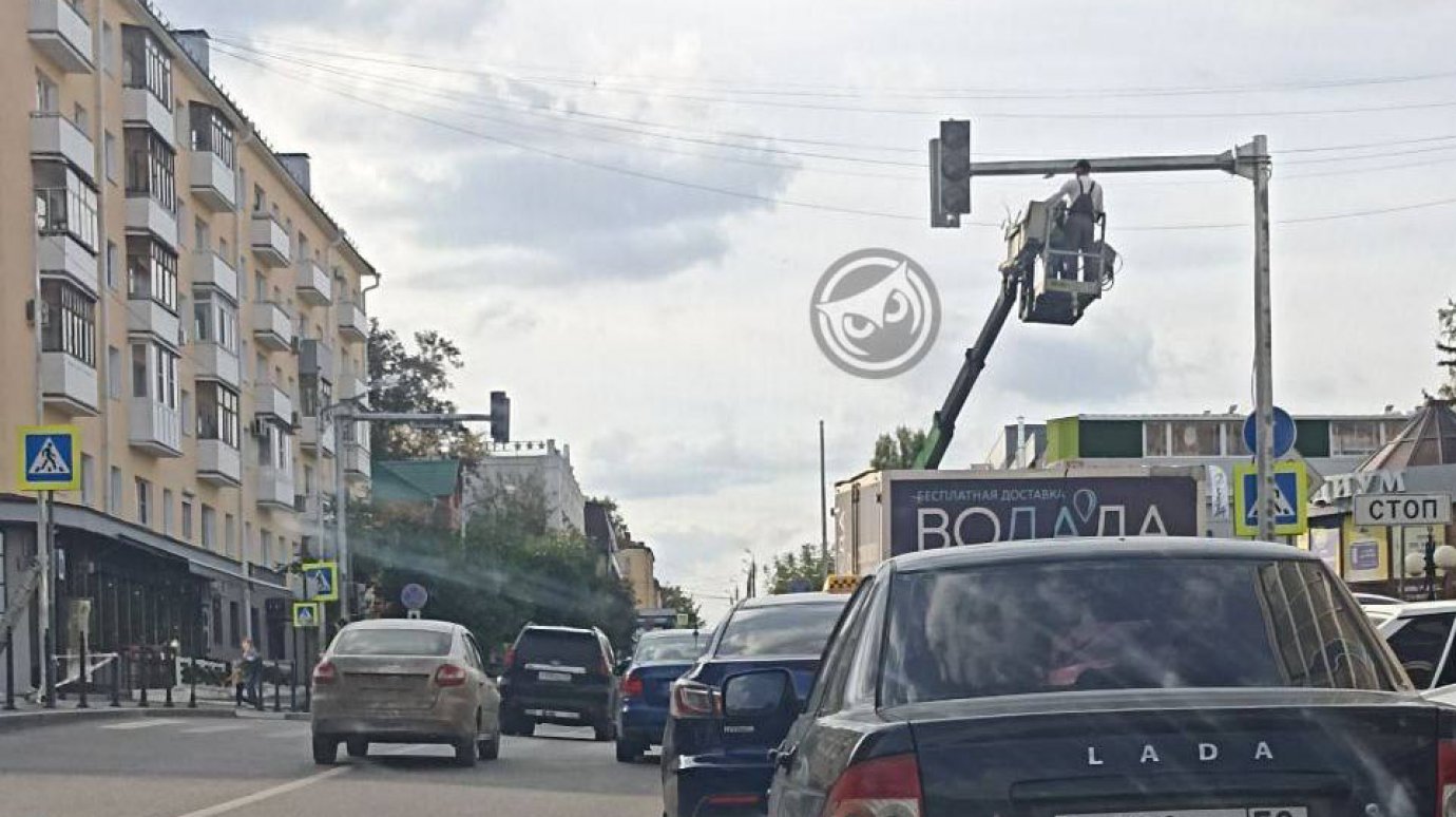 На пересечении улиц Московской и Кураева ставят светофор