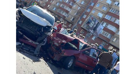 В Терновке в серьезное ДТП попали два легковых автомобиля