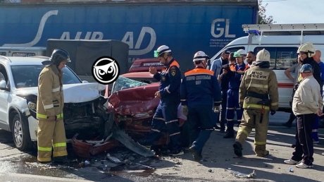 В Терновке в серьезное ДТП попали два легковых автомобиля