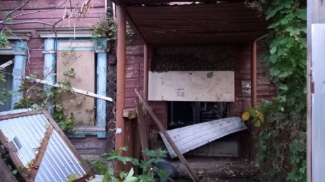 В Пензе попытаются продать два старинных разрушенных дома