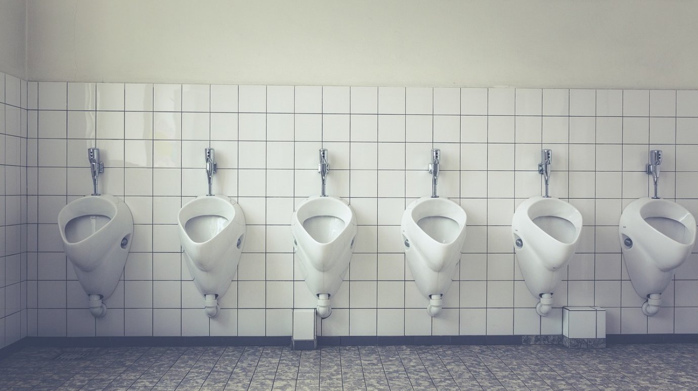 В Москве над пятиклассником надругались в туалете школы