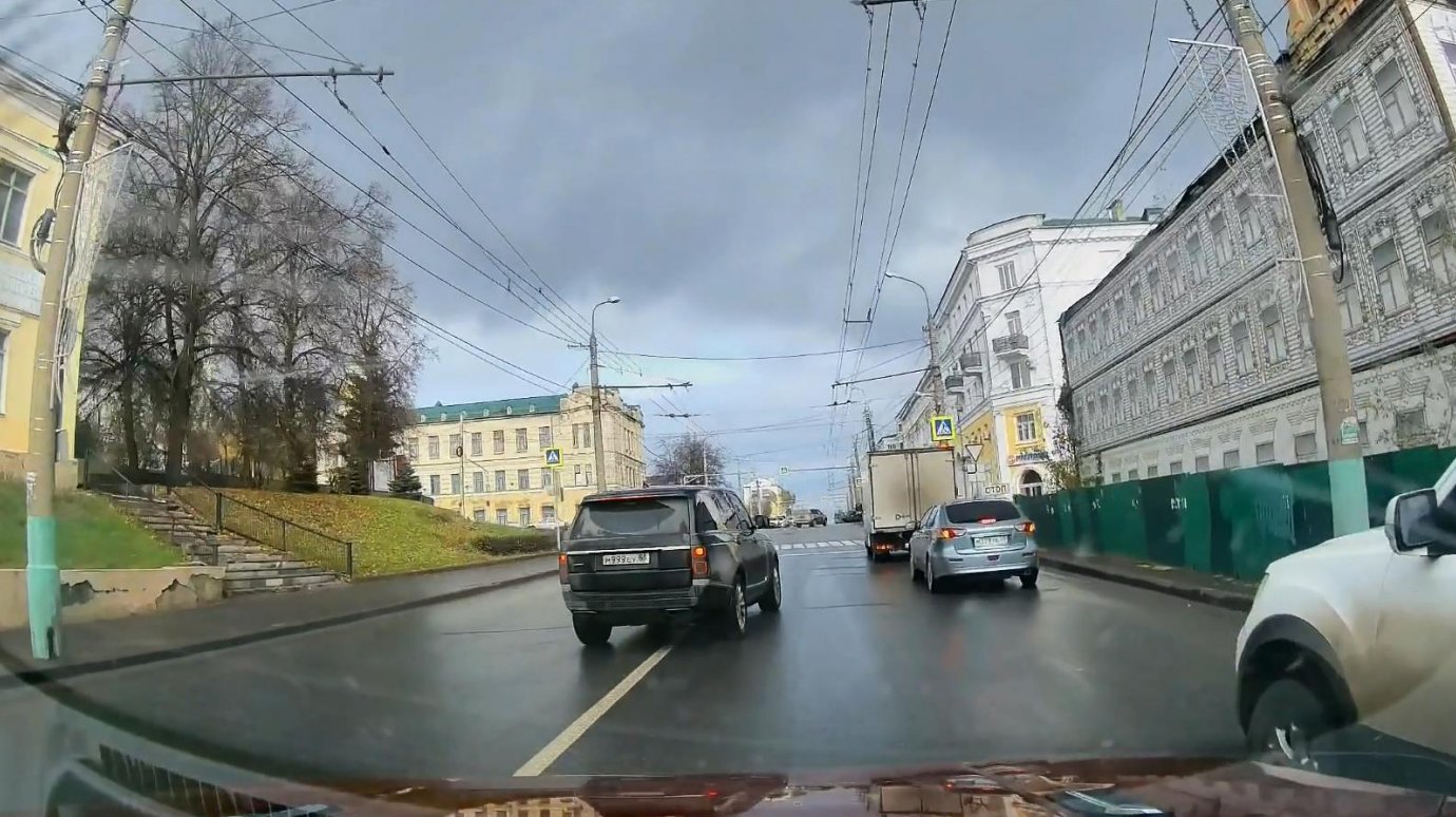 Дела тянули вперед: водитель забыл о правилах на улице Калинина