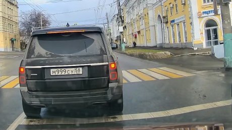 Дела тянули вперед: водитель забыл о правилах на улице Калинина