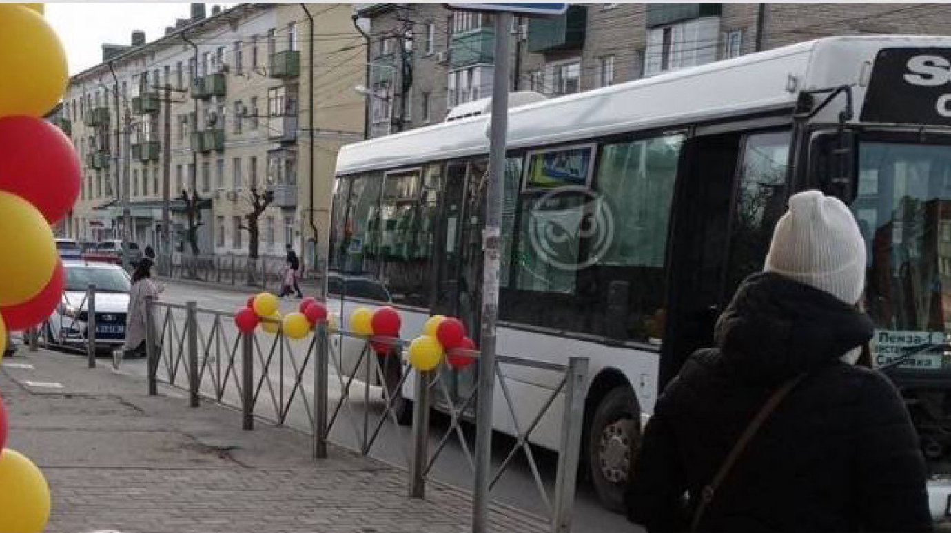 Соцсети: на улице Калинина под колеса автобуса попали дети