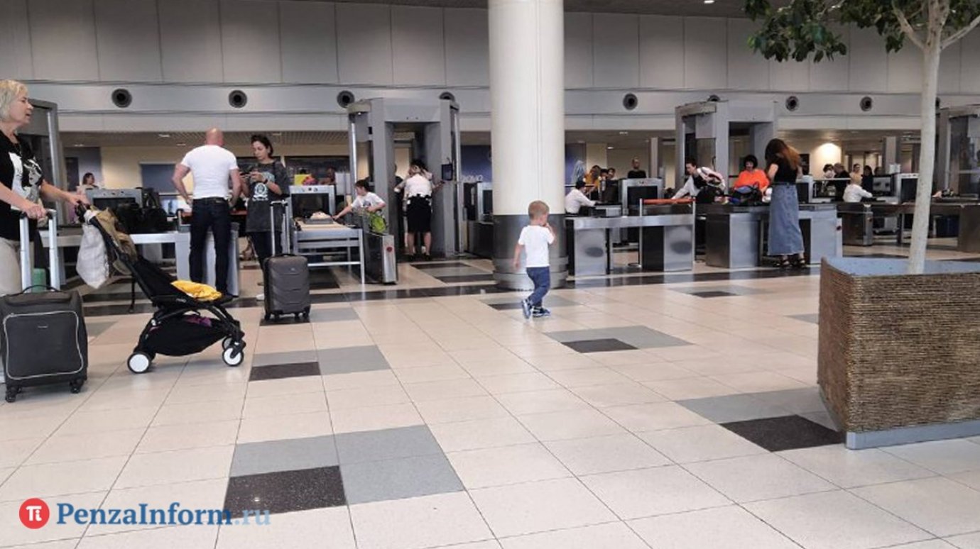 В России аэропорты захотели ремонтировать за счет пассажиров