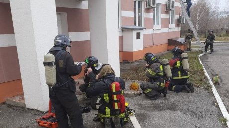 В Пензе сотрудники МЧС потушили условный пожар в госпитале