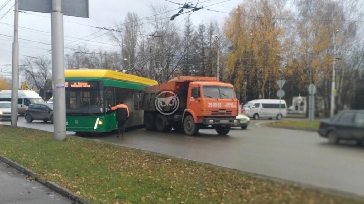 В Пензе вскрылась проблема со стеклами в новом троллейбусе