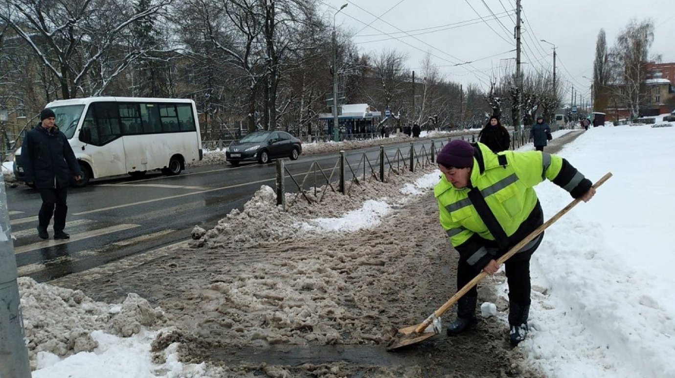Коммунальщики рассказали о сроках расчистки снега в Пензе