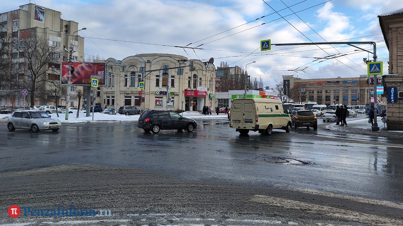 Водители попросили скорректировать работу светофора на Суворова - Чехова