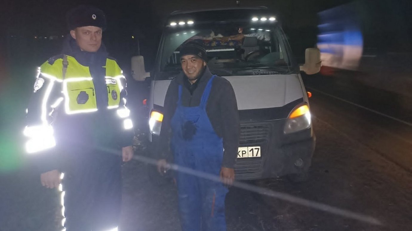 В Пензенской области инспекторы помогли шоферу сломавшейся машины