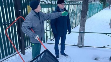 Улицы Пензы чистят от снега 120 человек и 93 единицы техники