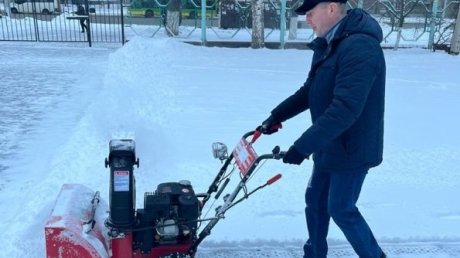 Улицы Пензы чистят от снега 120 человек и 93 единицы техники