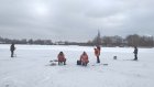 В Пензе замерили толщину льда в месте скопления рыбаков