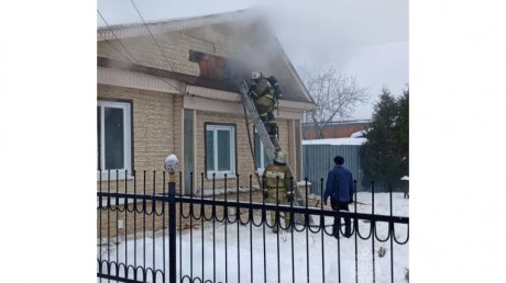 В Никольске загоревшийся дом тушили 15 человек
