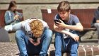 Госдума запретила школьникам использовать телефоны на уроках. Что это значит?