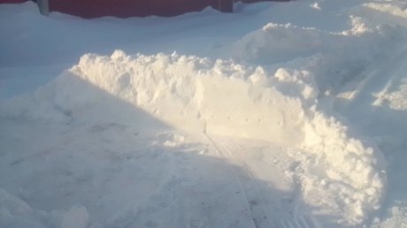 В Колышлее инвалиду привезли кучи снега после жалобы на уборку