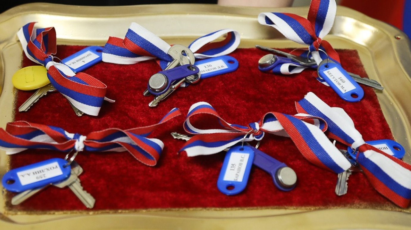 В Пензе 7 сотрудников МЧС получили ключи от служебных квартир