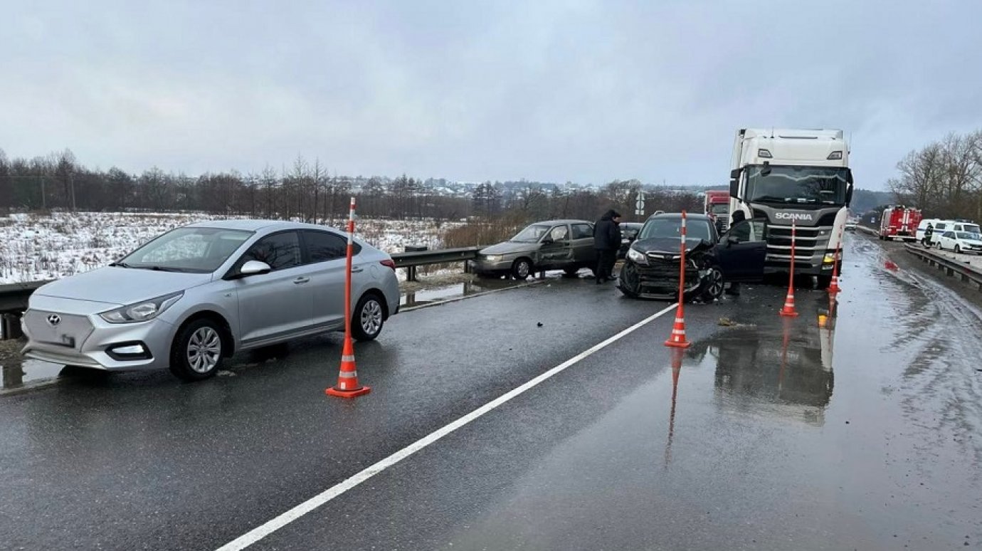 В Пензенской области на трассе М-5 столкнулись пять машин
