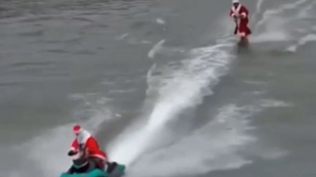 «Огонь-парни!»: пензенцам подняли настроение два Деда Мороза на Суре