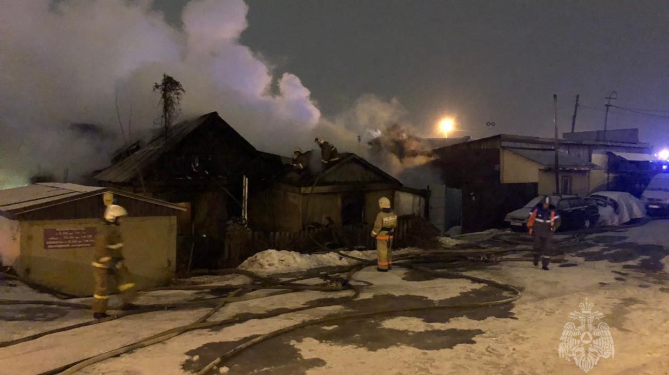 На улице Чаадаева в Пензе случился пожар в 3-квартирном доме