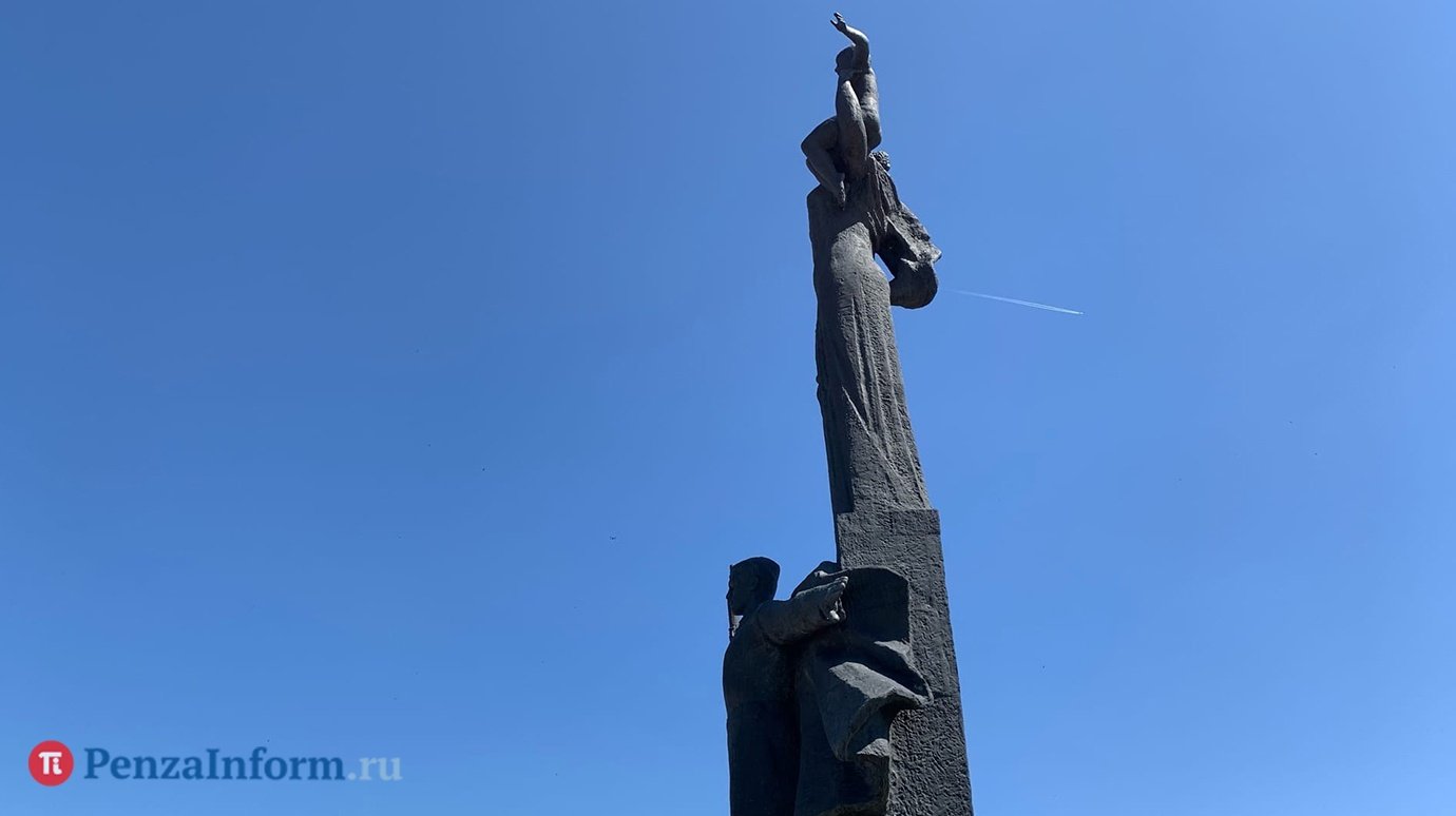Пензенцы продолжают спорить из-за превращения памятника в горку