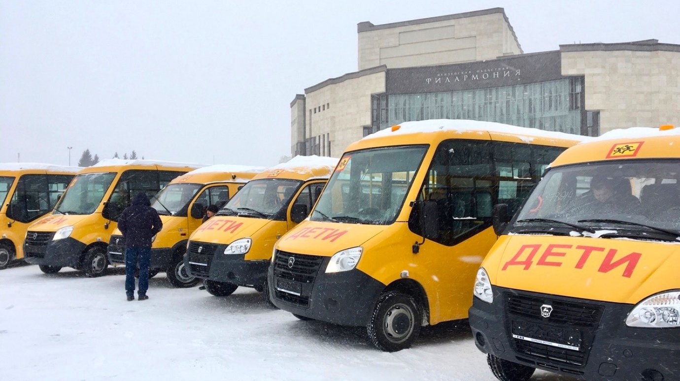 Школы Пензенской области получили 49 автобусов