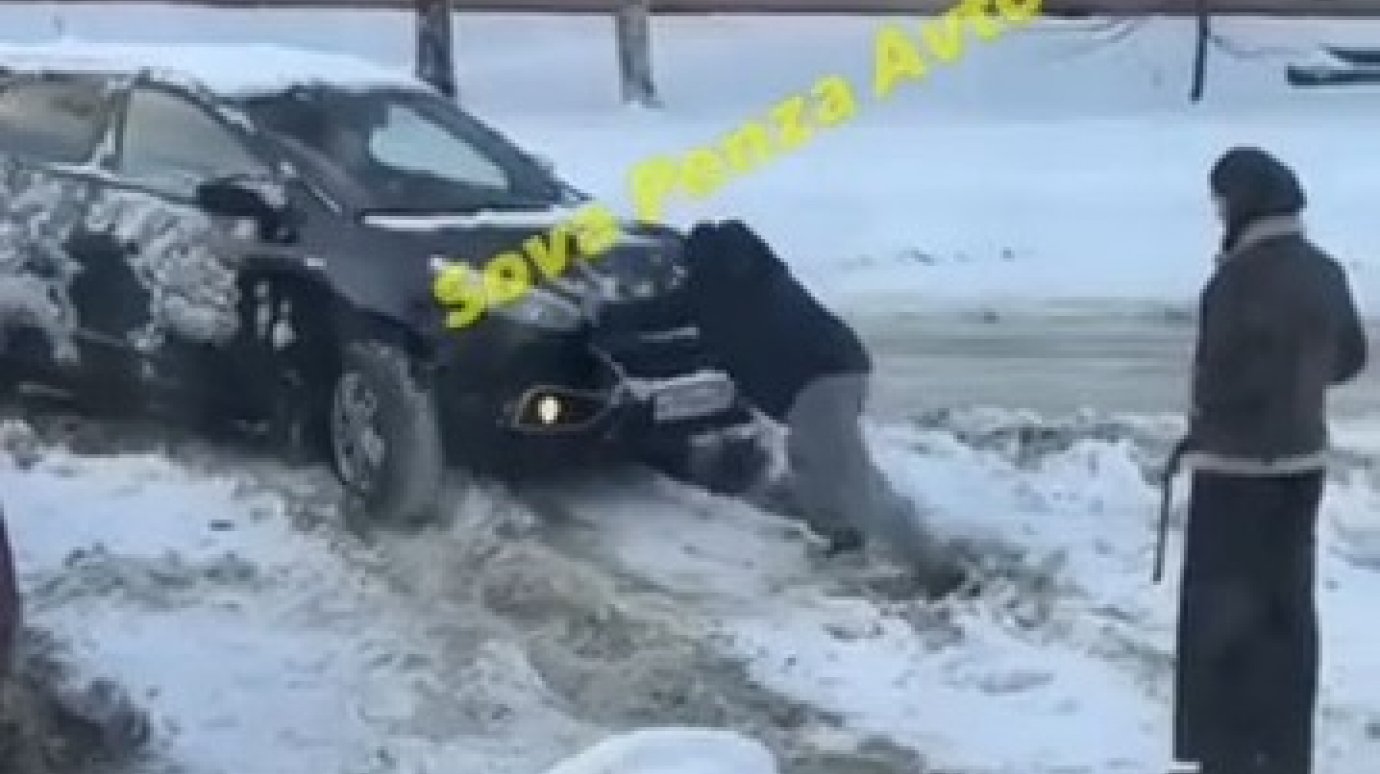 Пензенские водители, увязшие в снегу, поблагодарили помощников
