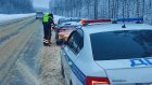 В Городищенском районе тренер и дети едва не замерзли в машине