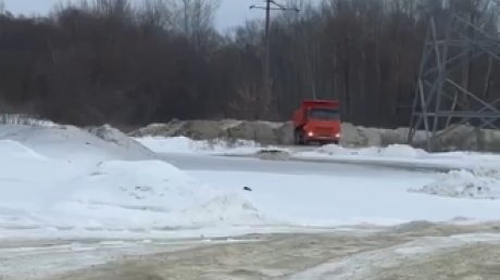 Пензенец обнаружил снежную свалку под новым путепроводом
