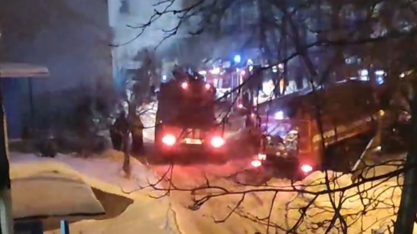 Пожар на улице Кижеватова: 5 человек спасли, 30 эвакуировали