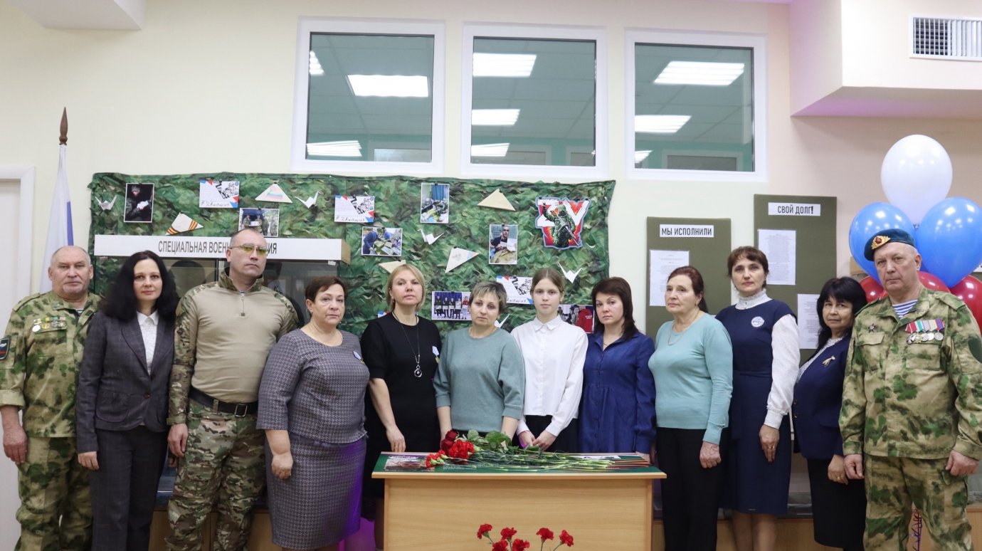 В Засечном открыли Парту Героя в честь погибшего на СВО бойца
