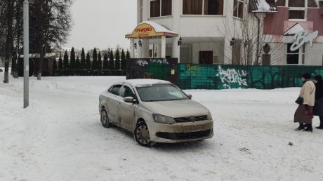 «Почитатель Максима Горького» не стал соблюдать правила парковки