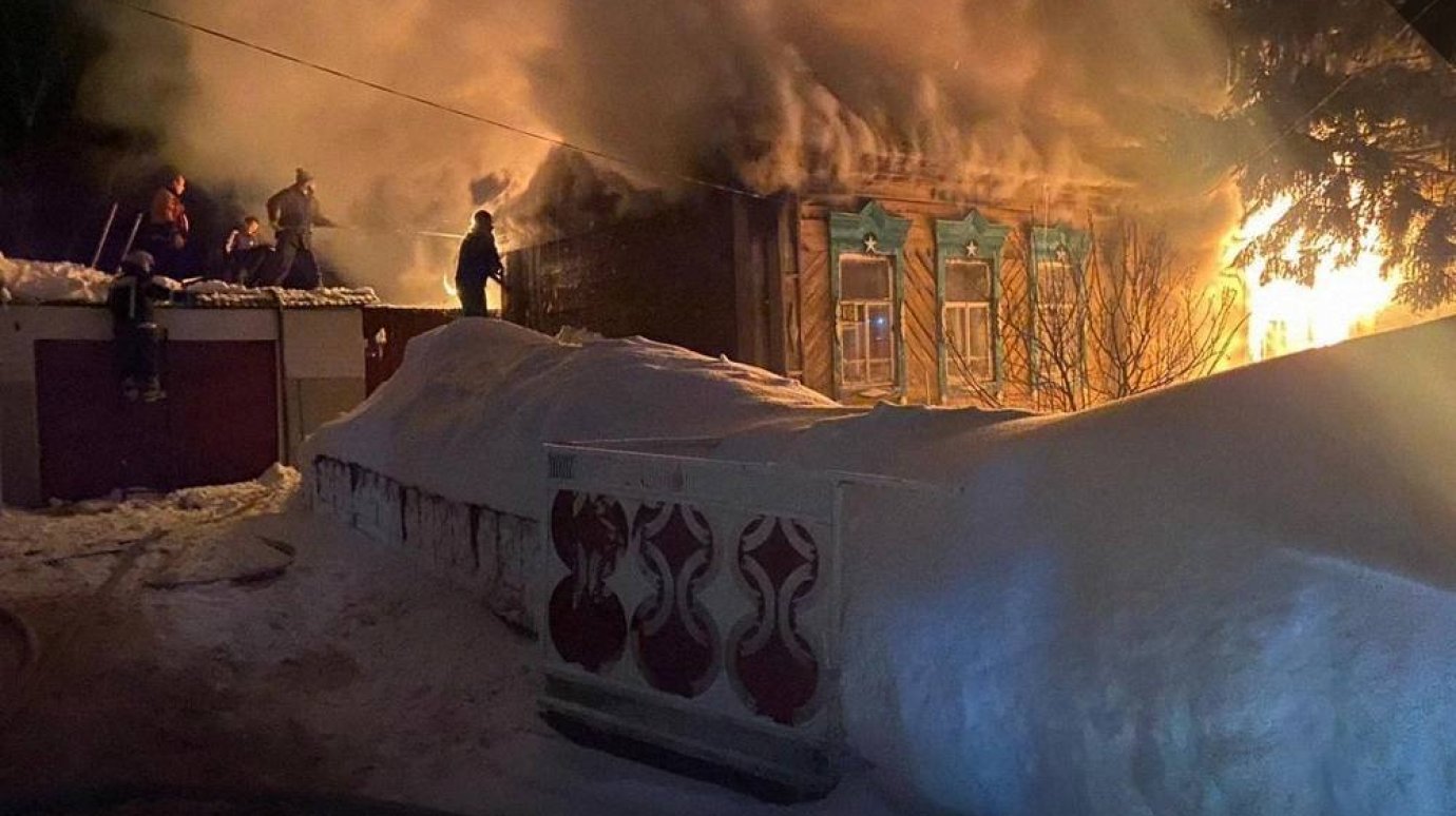 В Городище 89-летняя женщина успела выбежать из горящего дома