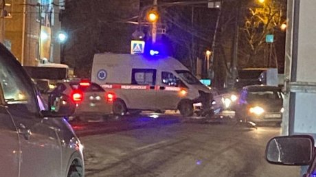 На улице Суворова в Пензе карета скорой помощи попала в ДТП