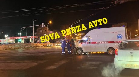 На улице Суворова в Пензе карета скорой помощи попала в ДТП