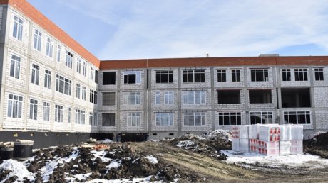 Строительство школы в Заре будет вестись круглосуточно