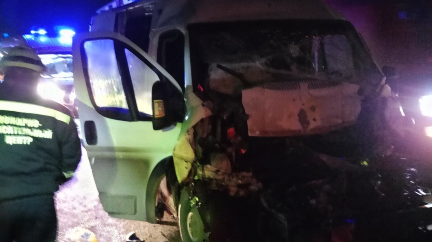 В Пензе при столкновении автобуса и фуры пострадали 5 человек