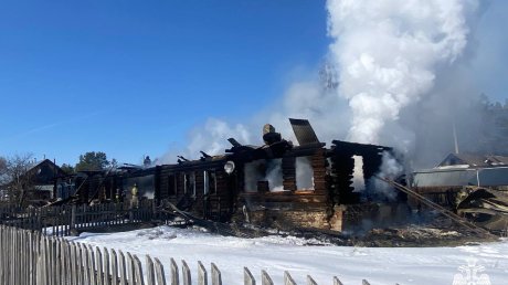 В Кузнецком районе огонь уничтожил пятиквартирный дом