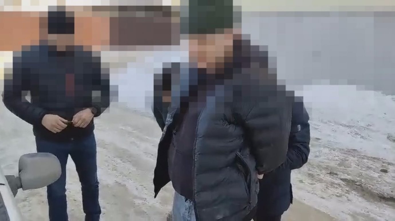 В подъезде дома на Зеленодольской задержали мужчину с героином
