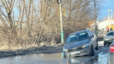 Пензенских водителей возмутило «болото» на улице Рябова
