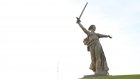 «Трогавшей» грудь монумента «Родина-мать» блогерше вынесли приговор